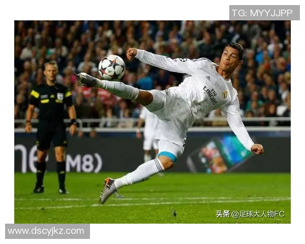 从不同足球巨星视角解读赛场细节与战术智慧